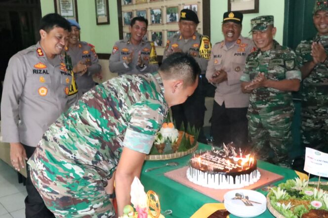 
					Kapolres dan Anggota Datangi Makodim 0429/Lamtim.?