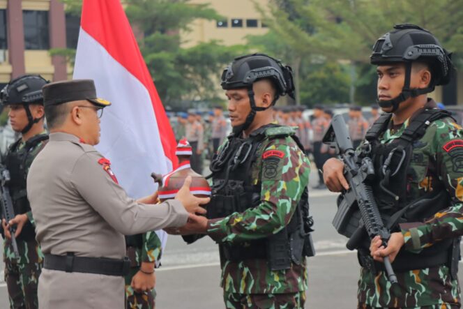 
					Jelang Hut Bhayangkara,Kapolda Lampung Terima Air Suci