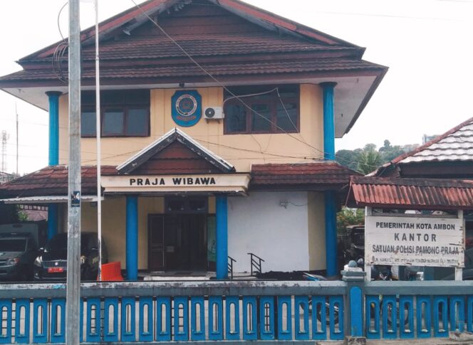 
					Lantaran Kerja Rumah Kepala Seksi    Operasional Satpol-PP Kota Ambon, Dua Anggota Satpol-PP Makan Gaji Buta,