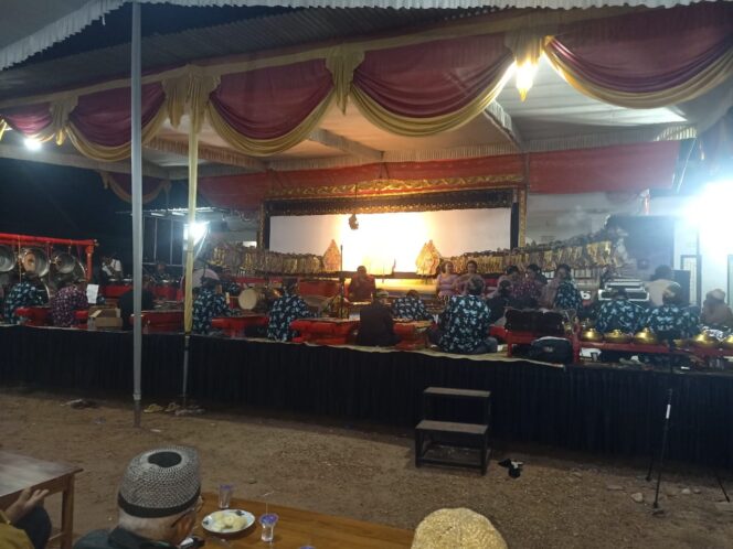 
					Pagelaran Wayang Kulit Turut Memeriahkan HUT 49 Desa Sidorejo,Sekampung Udik