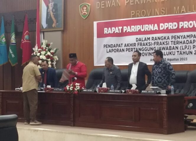
					Menolak LPJ APBD Provinsi Maluku, Fraksi Golkar Memaparkan Sejumlah Kegagalan  Gubernur Dan Wakil Gubernur Maluku