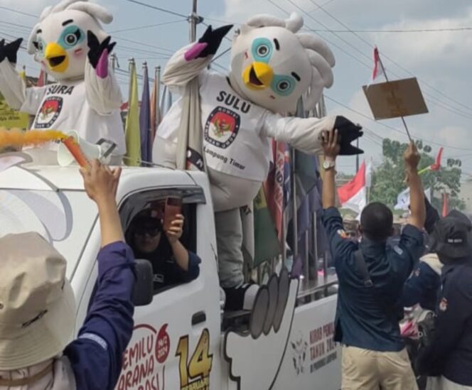 
					Sukseskan Pemilu, PPK Sekampung Terima Bendera KIRAB dari Margatiga