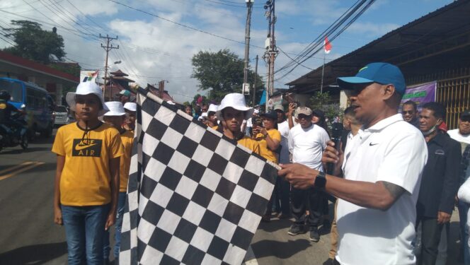 
					Edison Sarimanela Memberikan Apresiasi Bagi Jemaat GPM Halong