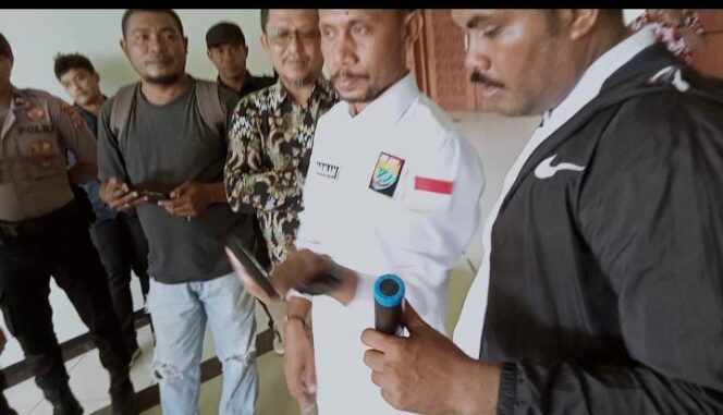 
					Honorer Nakes dan Non Nakes Minta Bertemu Ketua DPRD kabupaten SBB