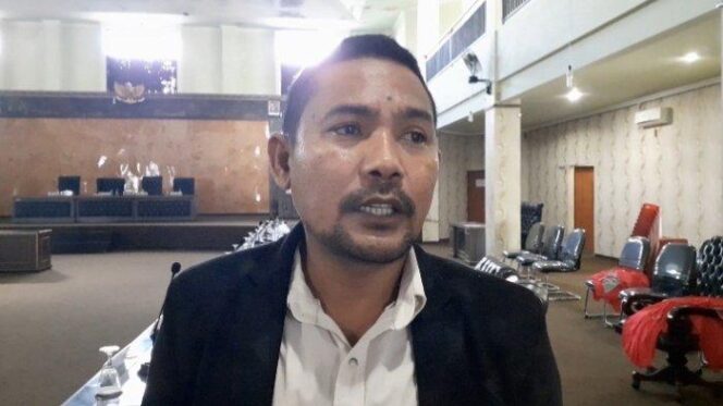 
					Ketua DPRD Kabupaten Seram Bagian Barat (SBB), Abdul Rasyid Lisaholit mengaku penanganan JCH harus ditingkatkan dan dimaksimalkan kembali