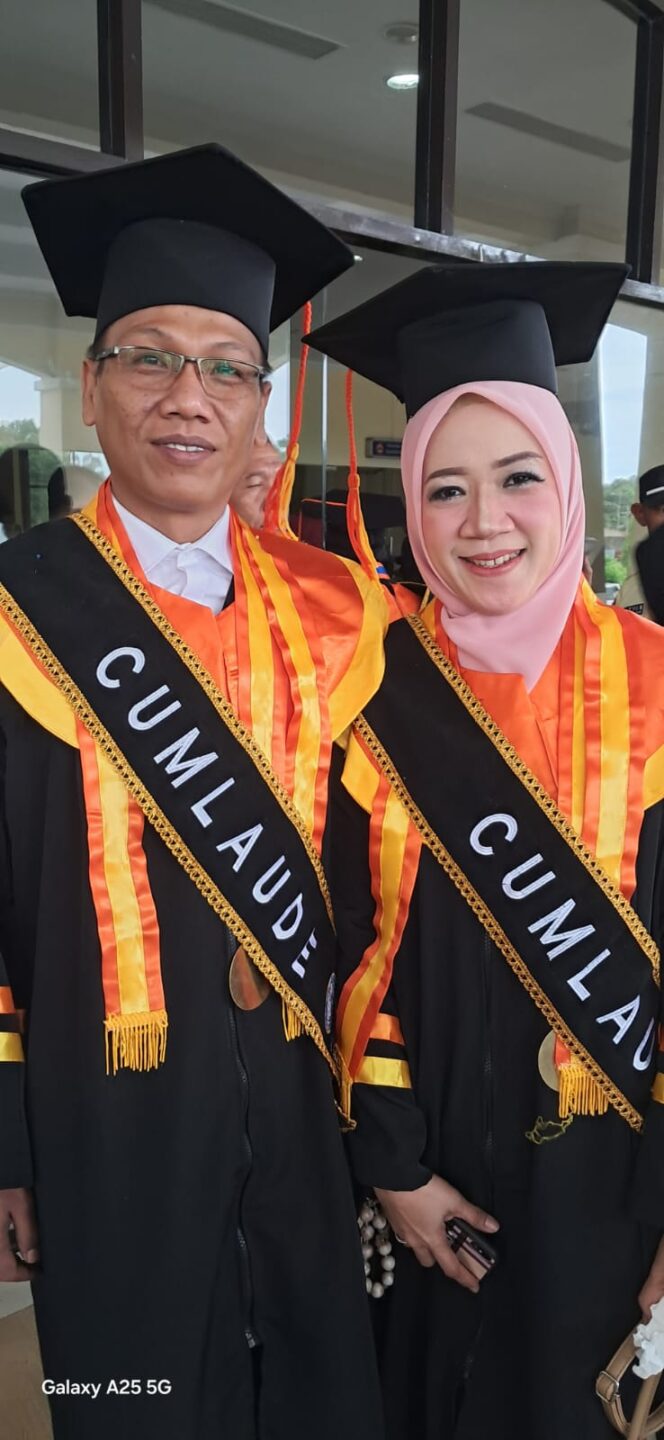 
					Pasangan Ketua PWI dan IKWI Lampung Raih Gelar Magister Manajemen Cumlaude!