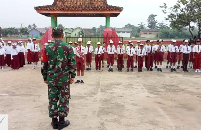
					Cegah Lunturnya Nasionalisme, Kodim Lampung Timur Edukasi Pelajar