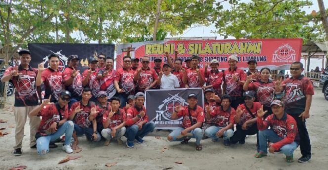 
					Unik, Terpilih  Aklamasi,Ketua 88 SC Lampung Diceburkan ke Laut