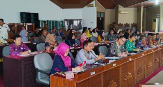 
					Puluhan Tahun Mengabdi, Pol PP Lampung Timur Adukan Nasibnya ke DPRD dan Sekdakab