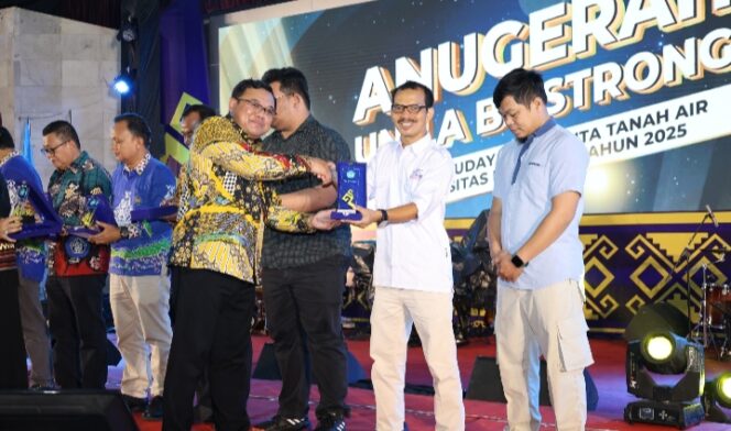 
					SMSI Terima Anugerah Be Strong dari Unila