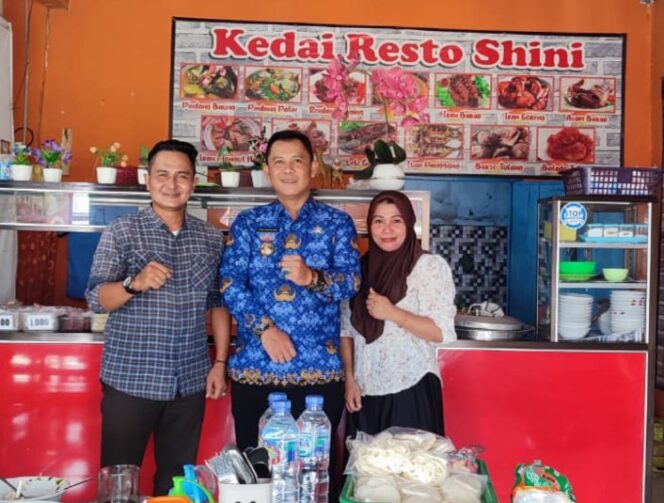
					Setelah Bupati, Ketua Dprd dan Kapolres, Kali ini Kadis Perizinan Nikmati Bakso di Kedai Resto Shini Way Bungur