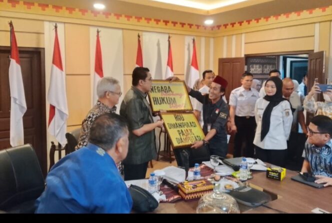 
					Dugaan Penyerobotan Tanah oleh SGC, Komisi 2 DPR RI, LSM dan Pejabat Lampung Gelar RDPU
