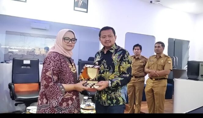 
					Studi Tiru Digitalisasi Pelayanan Publik Lampung Timur ke Kabupaten Sumedang